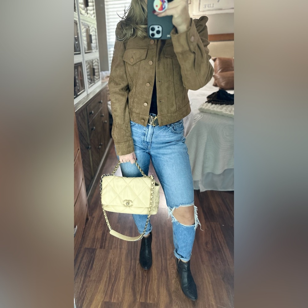 Sold on my FB. Chanel 19 Large Beige - Picture 3 of 17